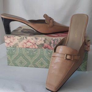 Bandolino Leather Camel Slides sz 9